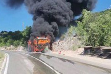 Zapalio se autobus u Dalmaciji: 'Unutra je bilo 52 djece, išli su na ekskurziju'