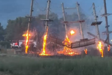 Veliki požar iznad Bola: Evakuirani hotel i kamp, objekti obranjeni unatoč jakoj buri