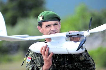 SRBIJA KUPUJE NAJMODERNIJE DRONOVE DOK SE MI PRETVARAMO DA SE NIŠTA NE DOGAĐA: Hrvatska vojska ulaže u oklopnjake koji su se protiv dronova pokazali beskorisnima