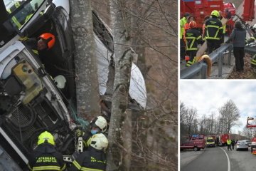 FOTO Kamion završio u provaliji na Učki, vozač teško ozlijeđen