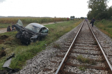 Nesreća kod Varaždina: Vlak je naletio na auto, ozlijeđeno je dvoje ljudi. 'Pokušao je zakočiti'