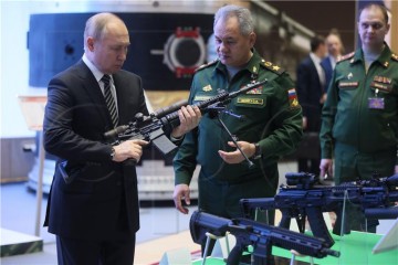 Ako Zapad želi poraziti Rusiju, "neka samo pokuša", poručuje Putin