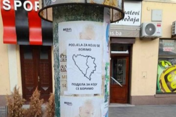 U bosanskim gradovima osvanuli misteriozni plakati, policija ih panično uklanja s ulica