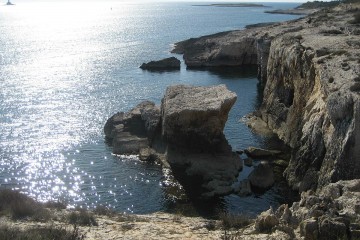 Upozorenje istarske policije: Nesavjesno skakanje u more na rtu Kamenjak rezultiralo teškom ozljedom turistice