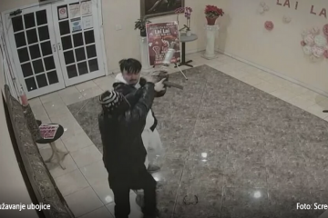 VIDEO Pogledajte kako je goloruki muškarac svladao masovnog ubojicu i uzeo mu oružje
