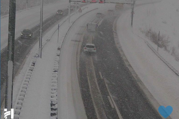 Snijeg zatrpao autocestu, Zagreb u kolapsu, nastava otkazana diljem Hrvatske