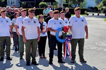 Ratni pripadnici SJP PU varaždinske “RODA” odali počast Josipu Martanu u Hrvatskoj Kostajnici