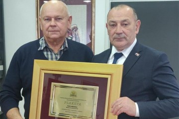 Zajednica udruga hrvatskih branitelja Domovinskog rata policije RH dodijelila plaketu ministru Medvedu