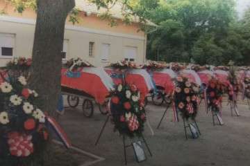 25. listopada 1991. Zločini srpske vojske – masovna grobnica s 208 tijela ubijenih Hrvata