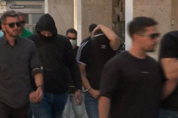 RAZBACANI PO ZATVORIMA DILJEM GRČKE: Navijači ostaju u pritvoru još najmanje pola godine
