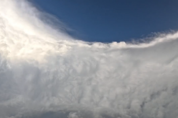 "Lovci na uragane" snimili let kroz oko uragana Melissa – najjače oluje 2025. godine