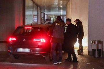 Bivši ministar Vili Beroš snimljen u pratnji istražitelja