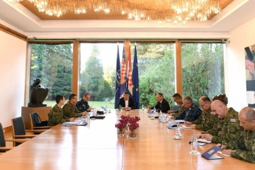 Vojni vrh bio na sastanku na Pantovčaku, Ured predsjednika otkrio o čemu su pričali s Milanovićem