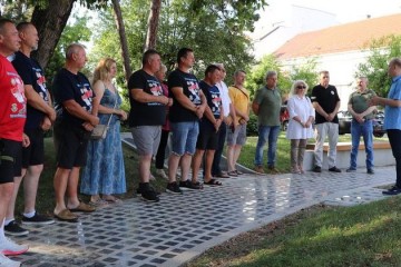 Varaždinski branitelji pješače tisuću kilometara, stigli do Koprivnice na putu do Komarne