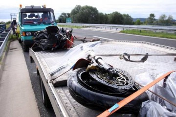 Motociklist poginuo u sudaru s automobilom