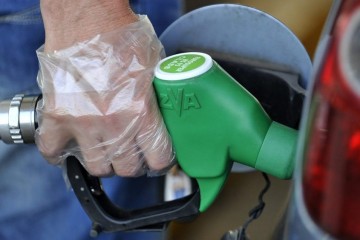 Novo pojeftinjenje: Dizel pojeftinio 13 lipa, a benzin 6 lipa po litri