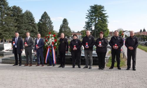 SVIJEĆE KOJE GOVORE VIŠE OD RIJEČI: Đurđevac se poklonio žrtvi Domovinskog rata